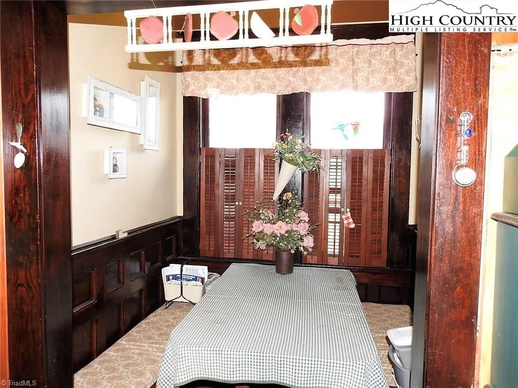 Image number 2 for the current listing
