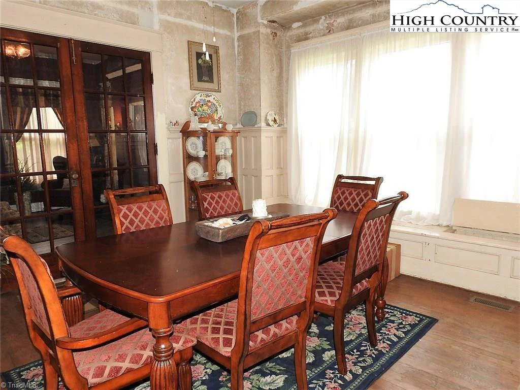 Image number 12 for the current listing