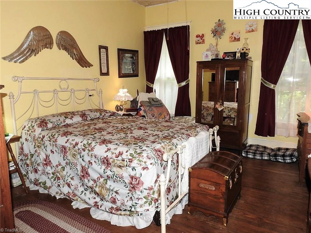 Image number 10 for the current listing