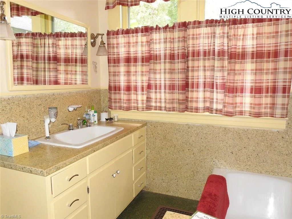 Image number 9 for the current listing