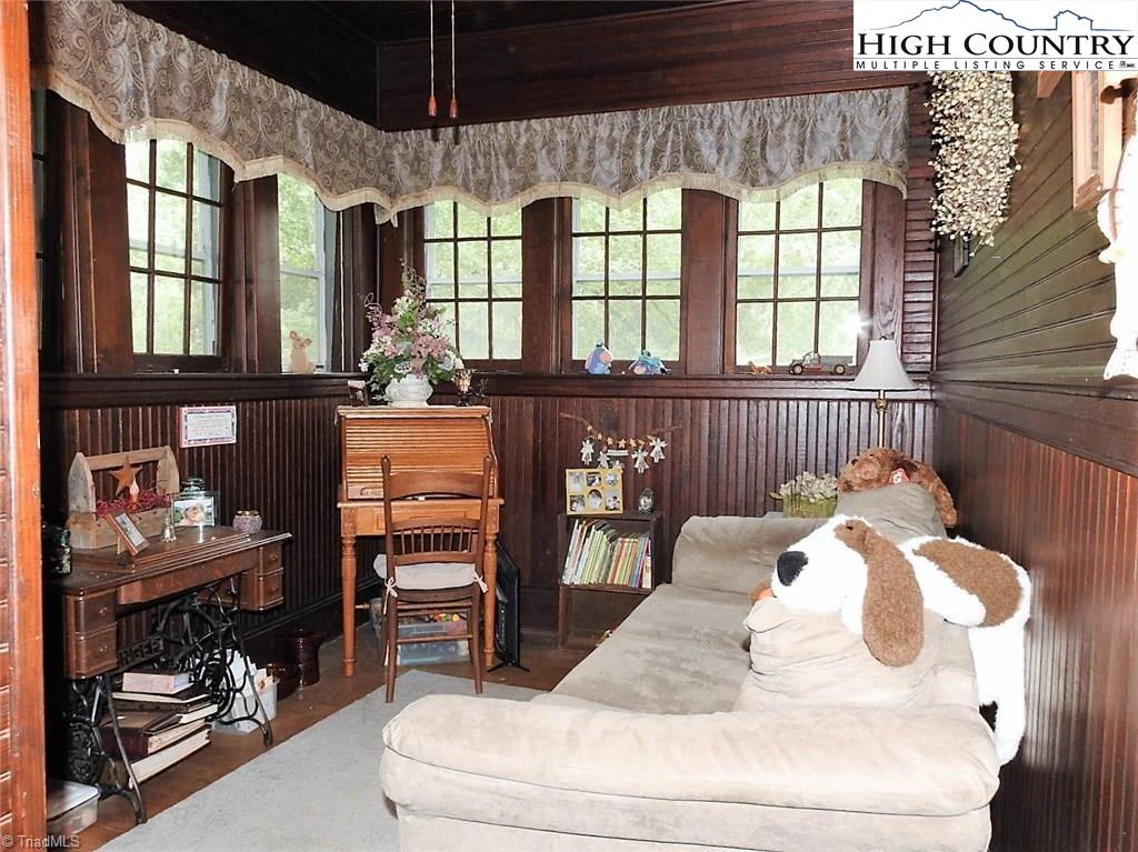 Image number 7 for the current listing
