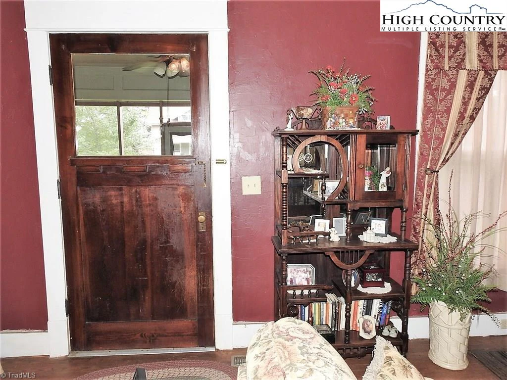 Image number 23 for the current listing
