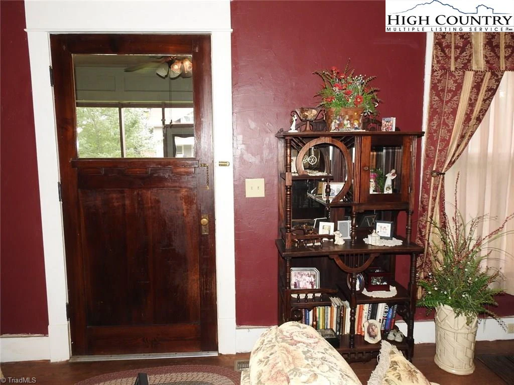 Image number 5 for the current listing