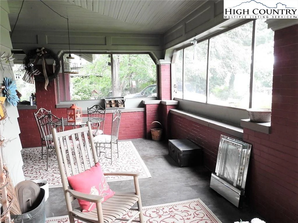 Image number 4 for the current listing