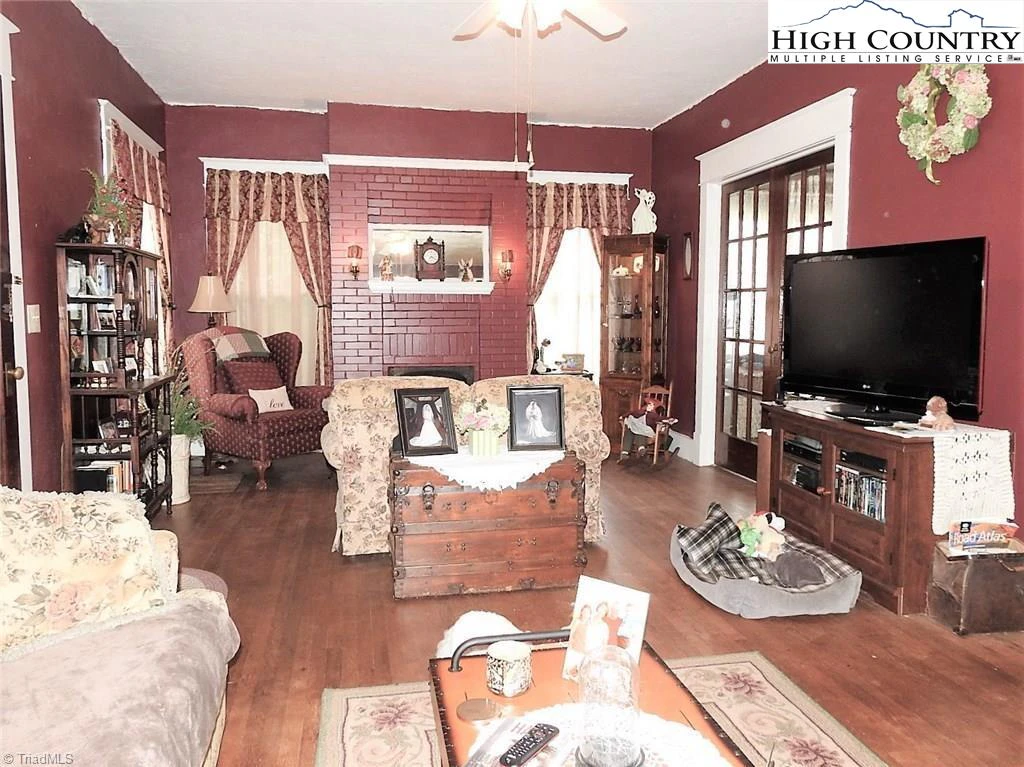 Image number 21 for the current listing