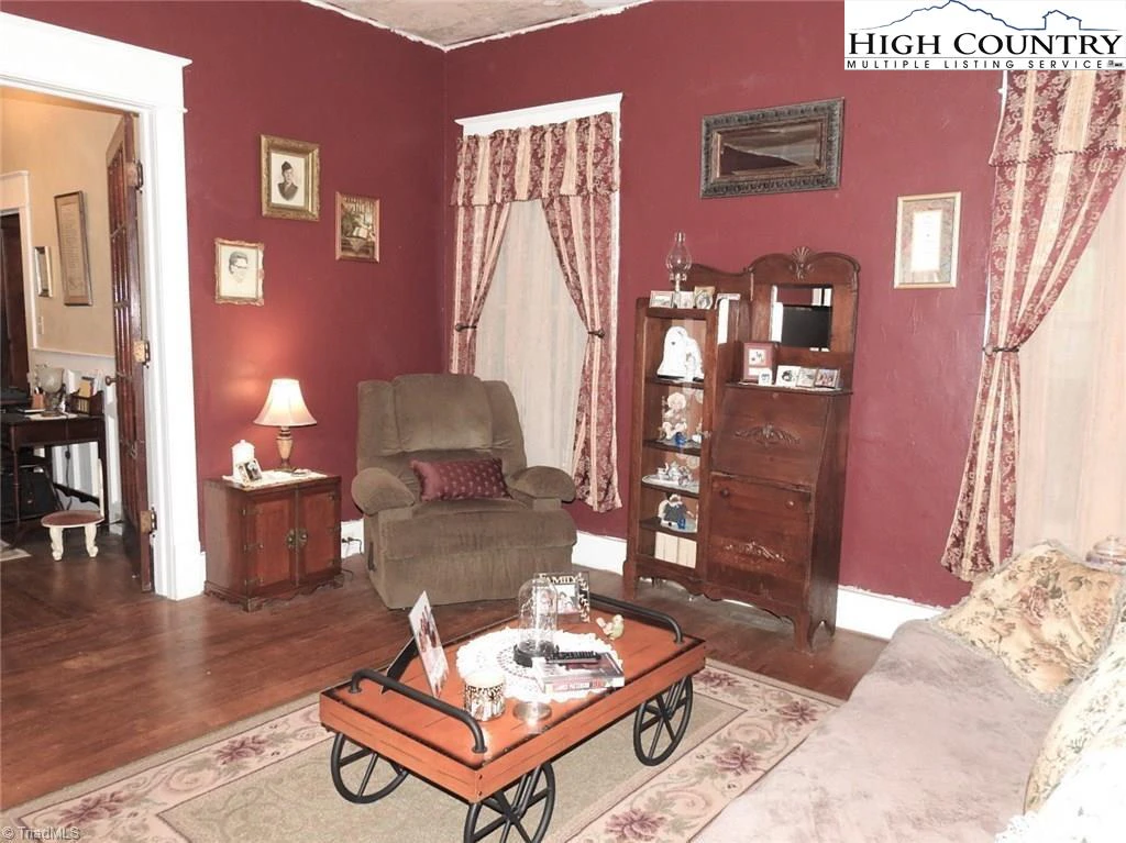 Image number 20 for the current listing