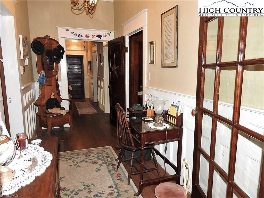 Image number 19 for the current listing