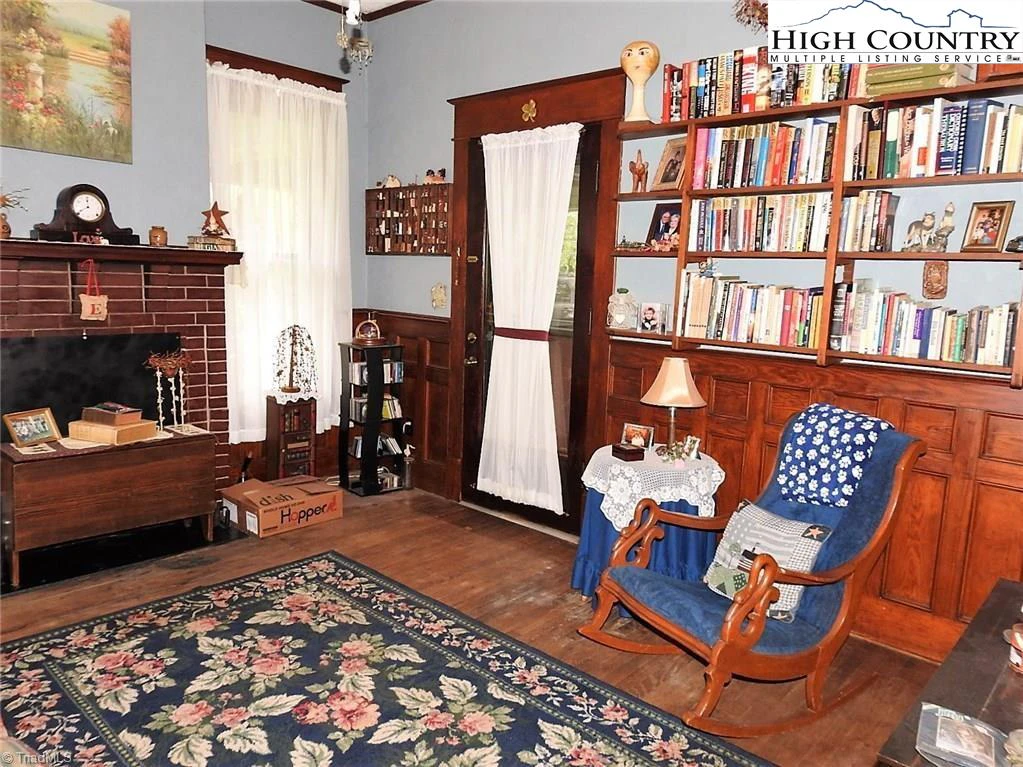 Image number 18 for the current listing