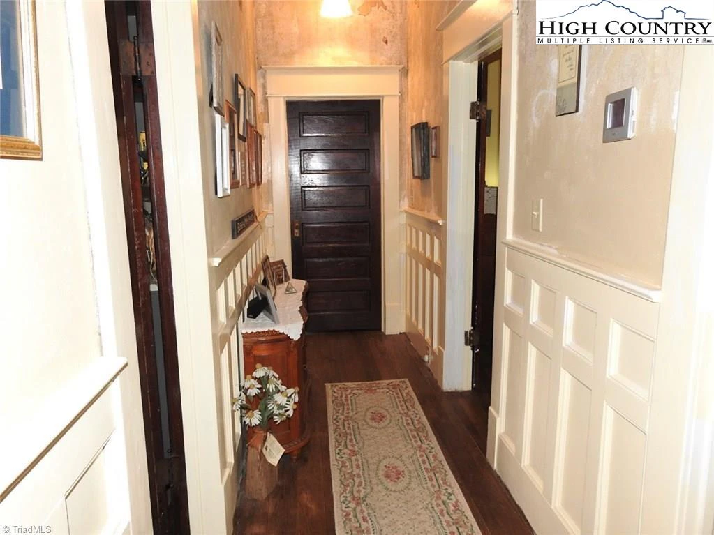 Image number 17 for the current listing