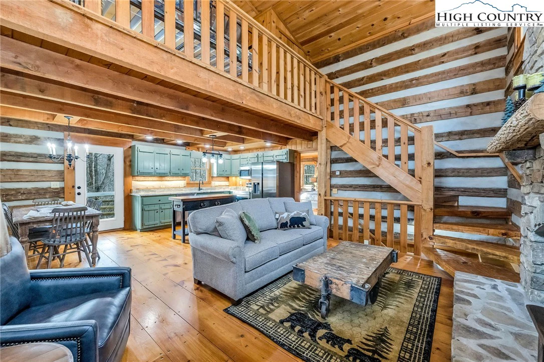 Image number 35 for the current listing
