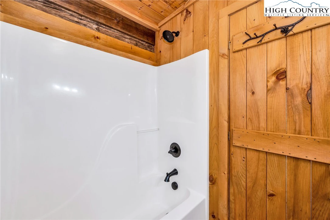 Image number 11 for the current listing