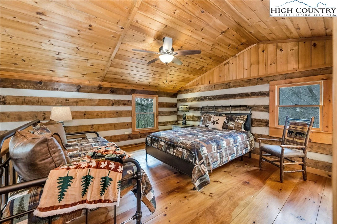 Image number 2 for the current listing
