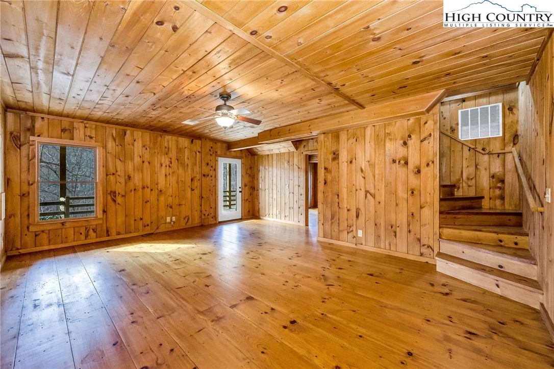 Image number 17 for the current listing