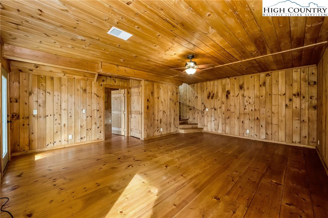Image number 18 for the current listing