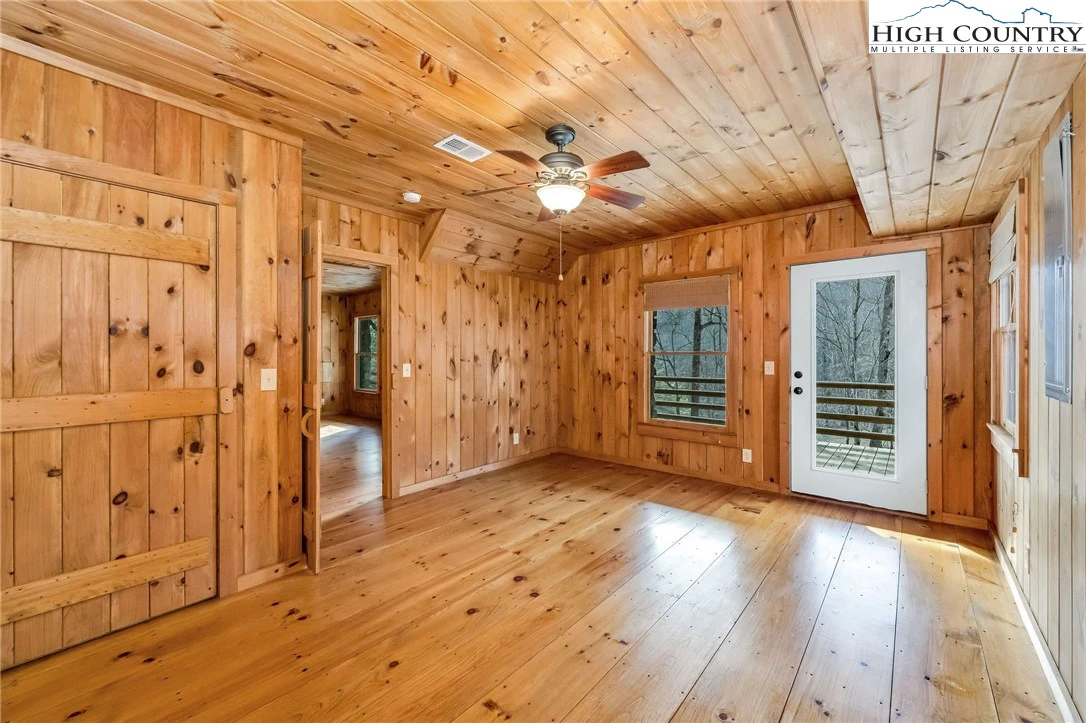 Image number 20 for the current listing