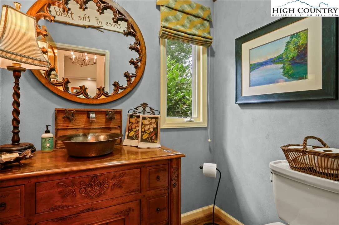 Image number 5 for the current listing