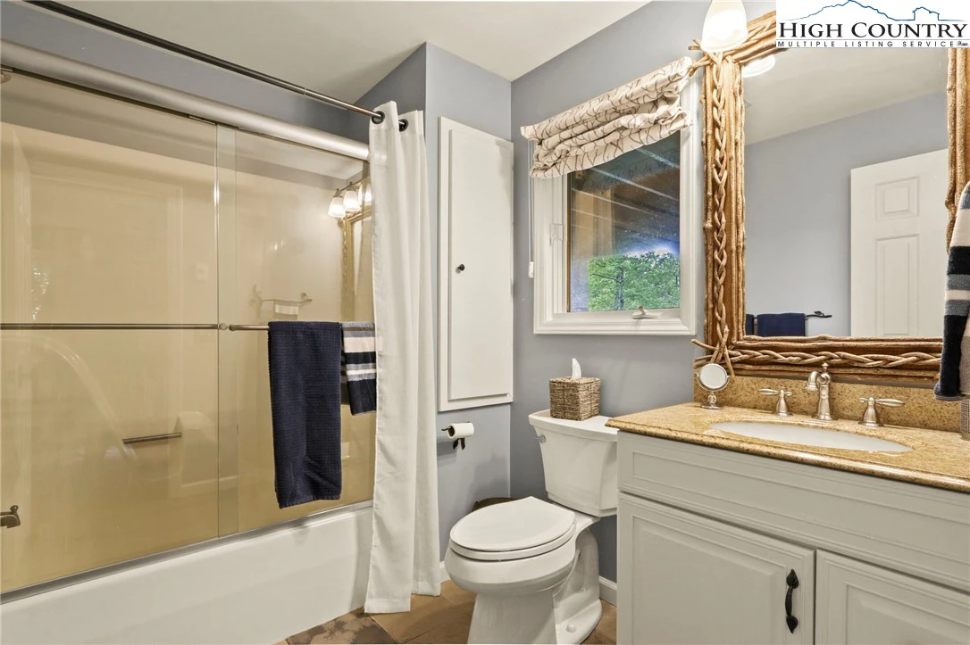 Image number 13 for the current listing