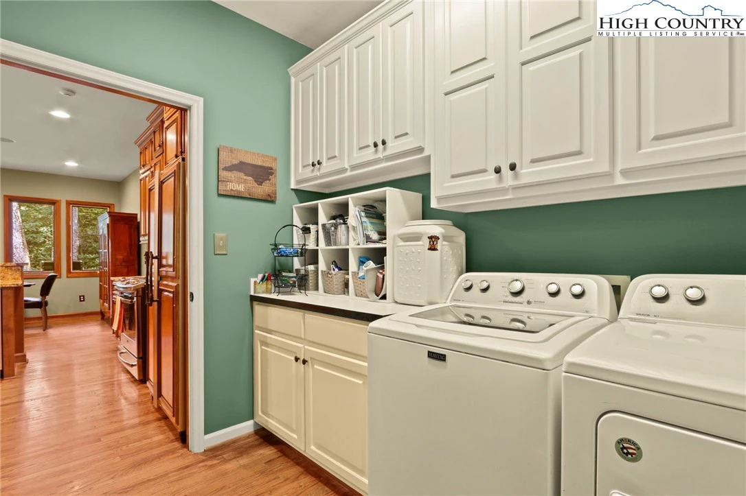 Image number 1 for the current listing