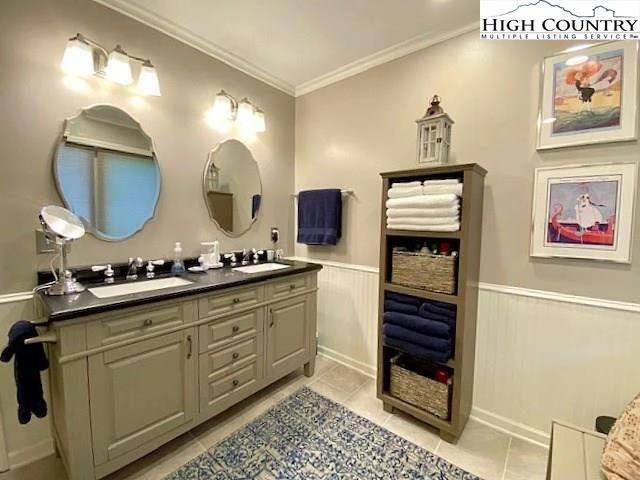 Image number 3 for the current listing