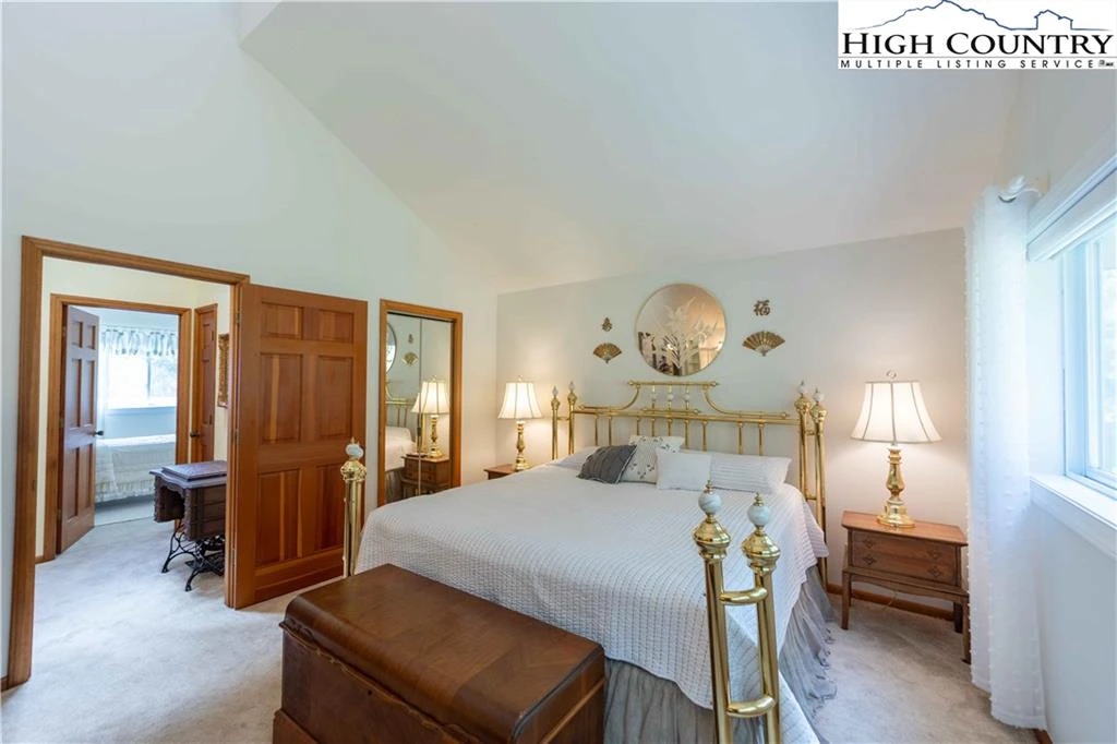 Image number 3 for the current listing