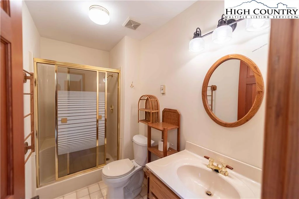 Image number 4 for the current listing