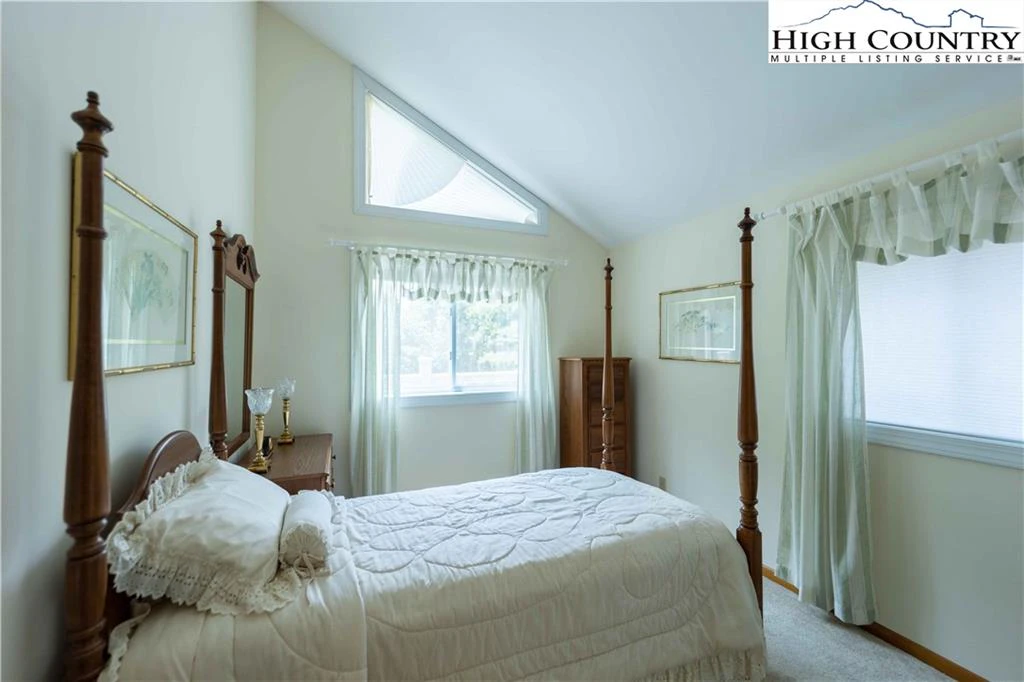 Image number 5 for the current listing