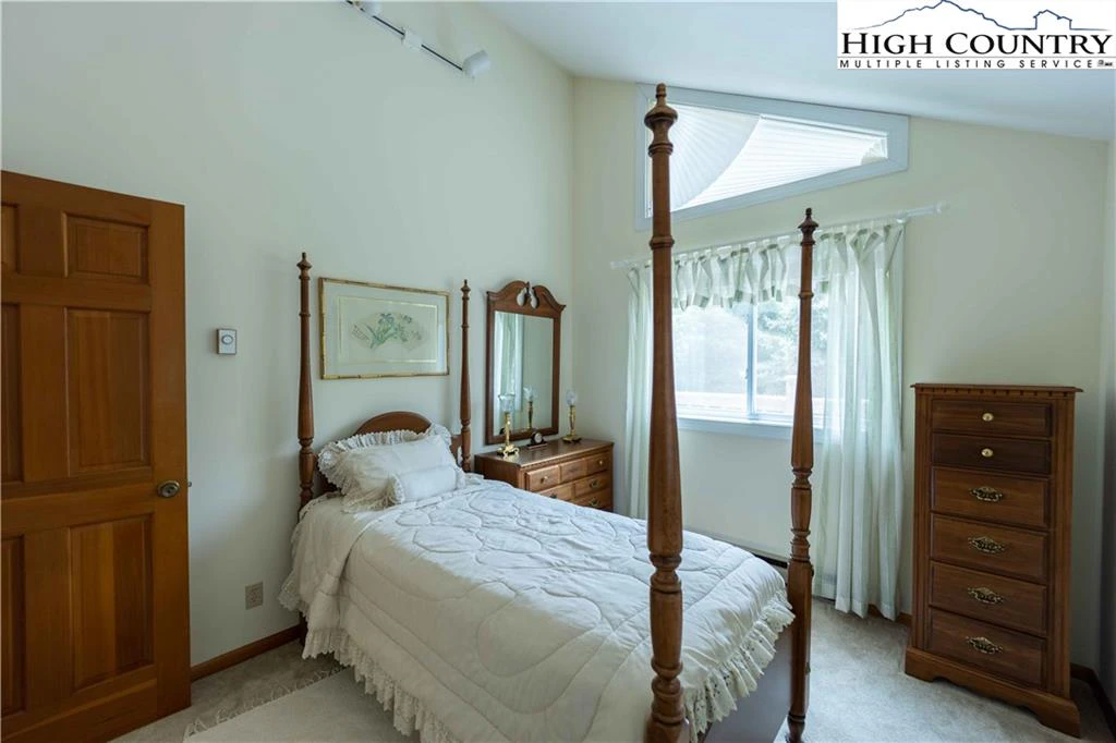 Image number 6 for the current listing
