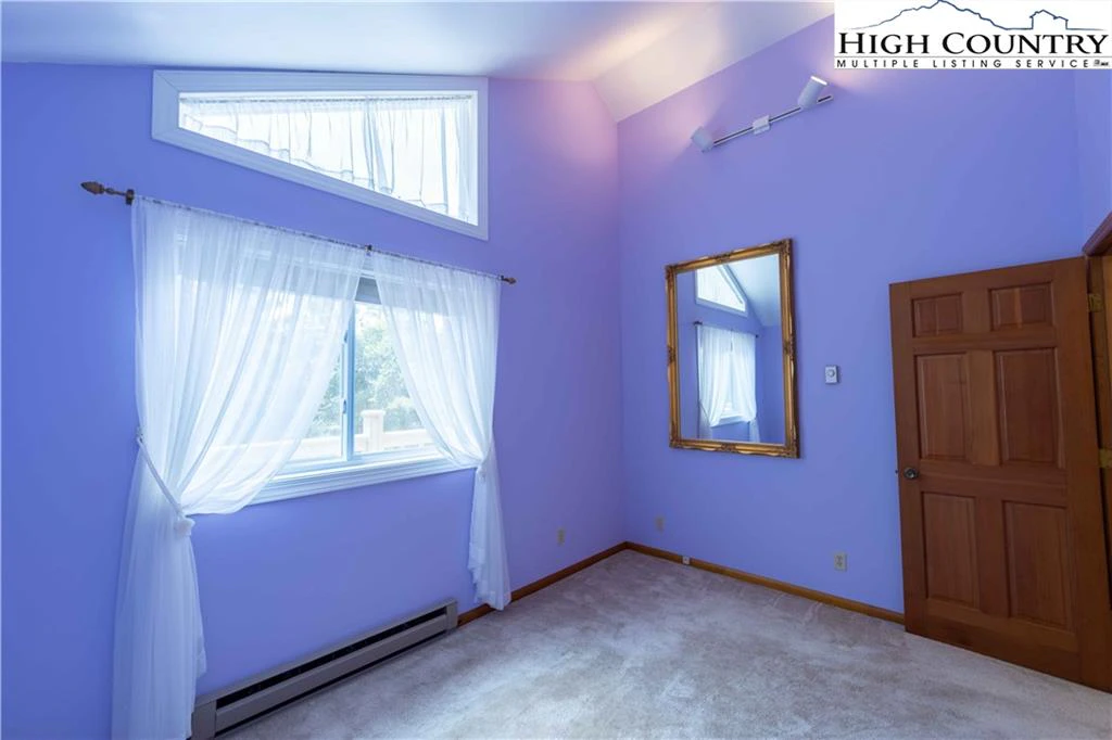 Image number 8 for the current listing