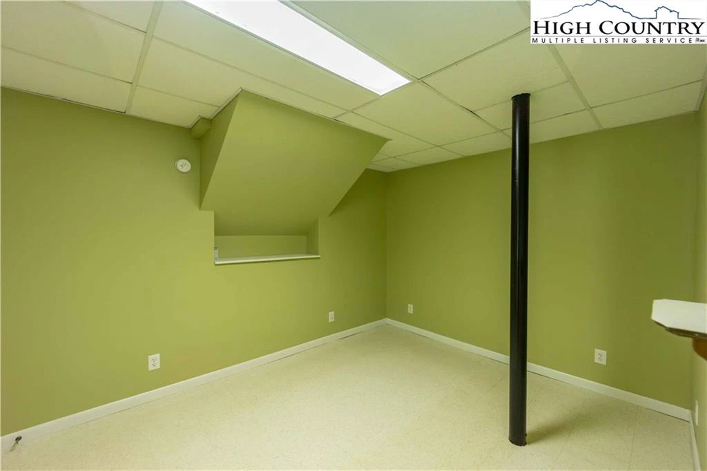 Image number 2 for the current listing