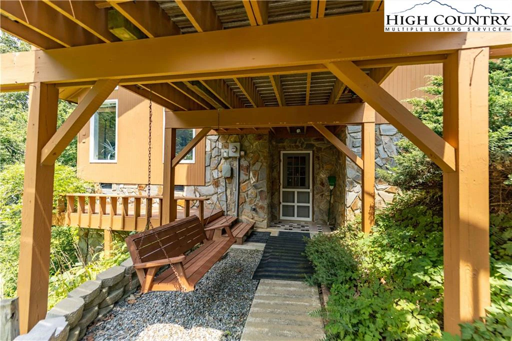 Image number 17 for the current listing