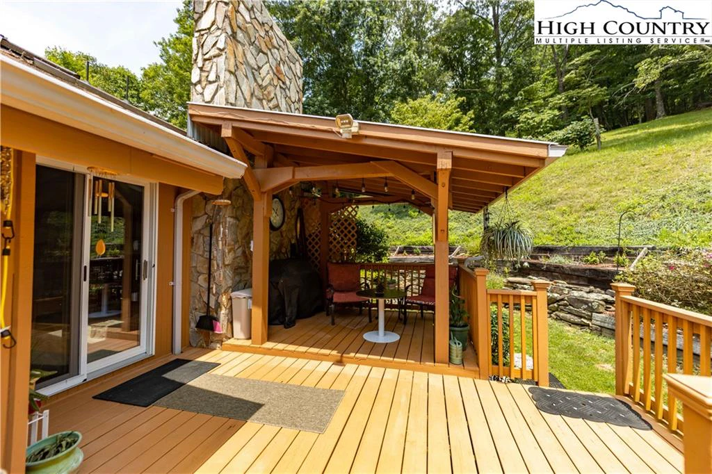 Image number 19 for the current listing