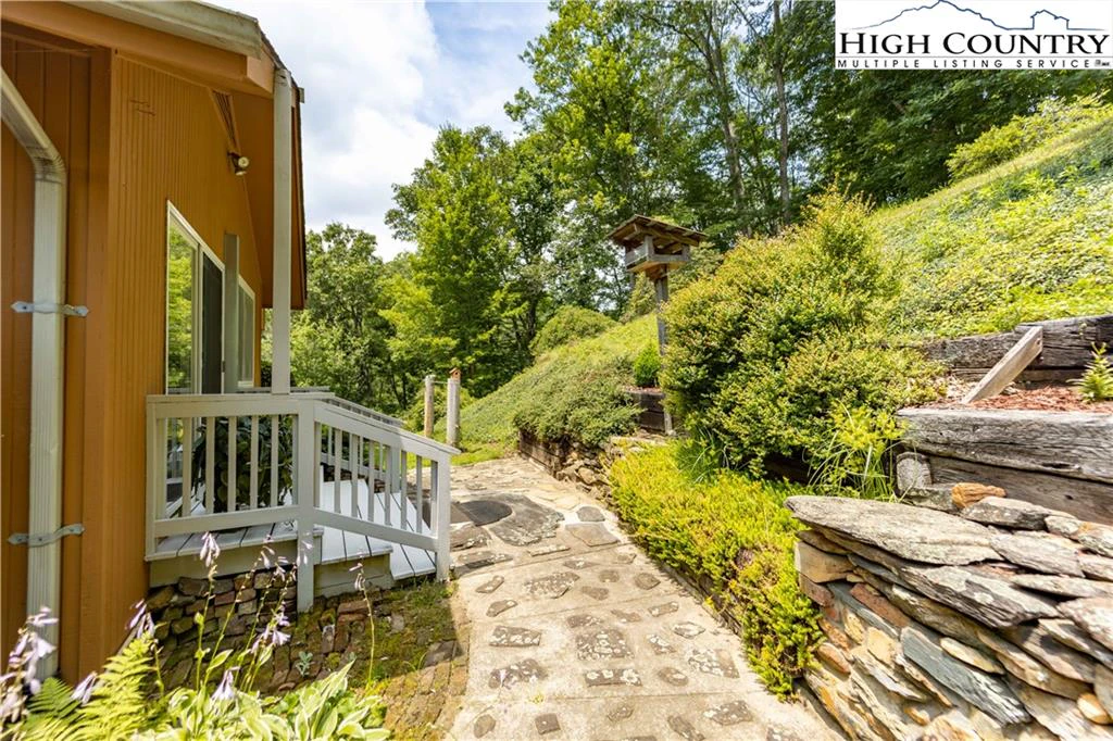 Image number 21 for the current listing