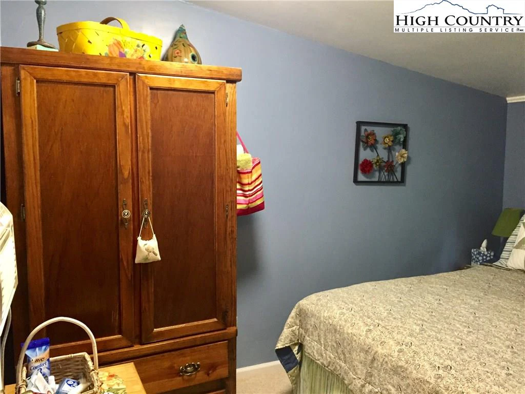 Image number 7 for the current listing