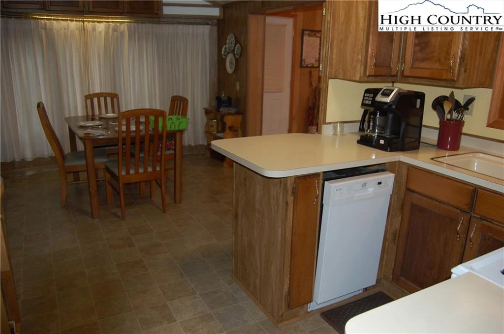 Image number 21 for the current listing