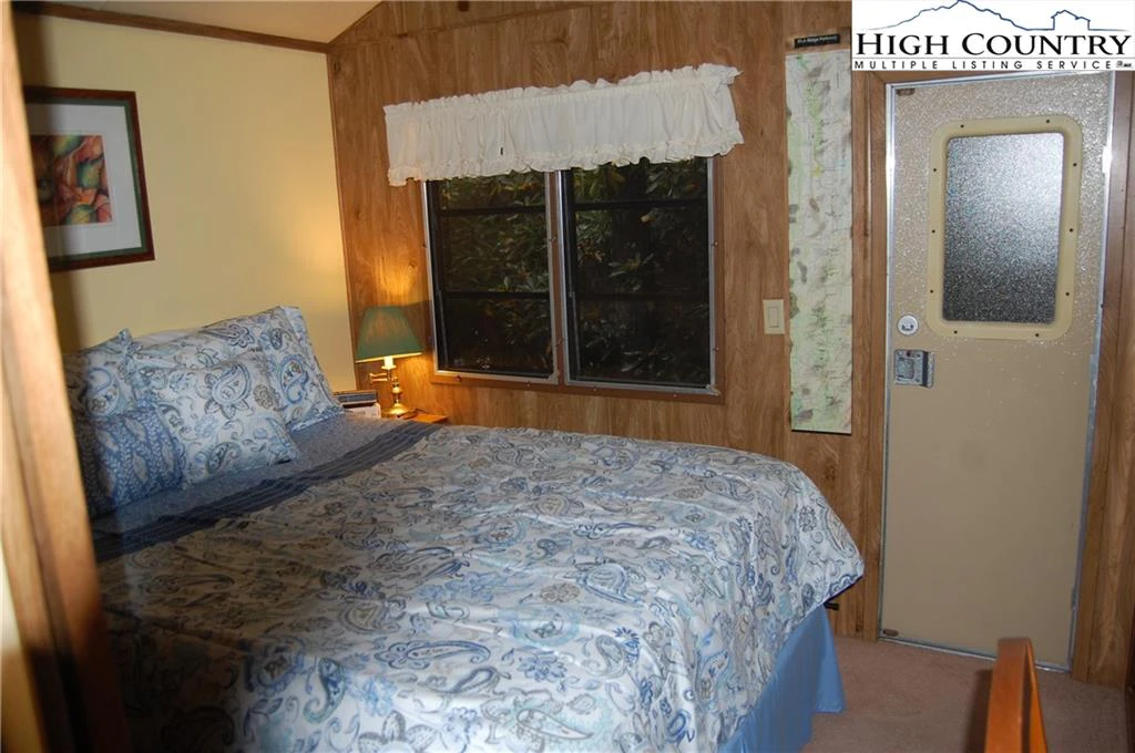 Image number 20 for the current listing