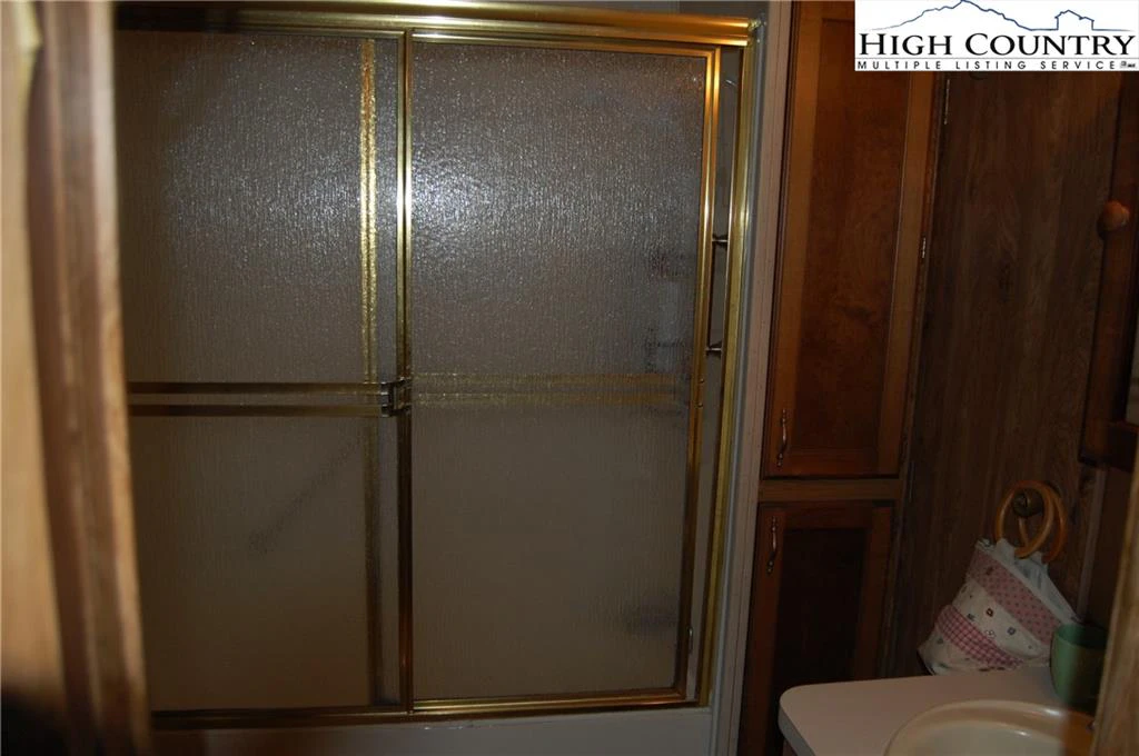 Image number 18 for the current listing