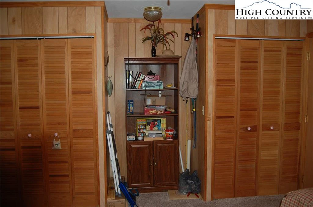 Image number 16 for the current listing