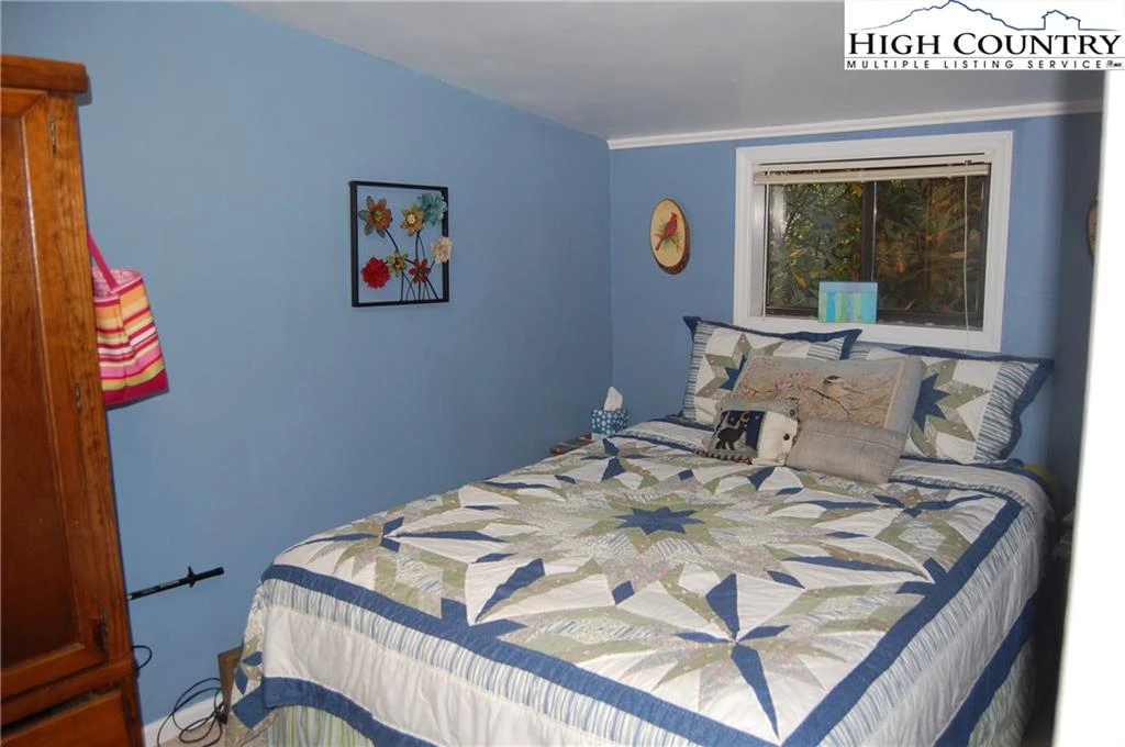 Image number 15 for the current listing