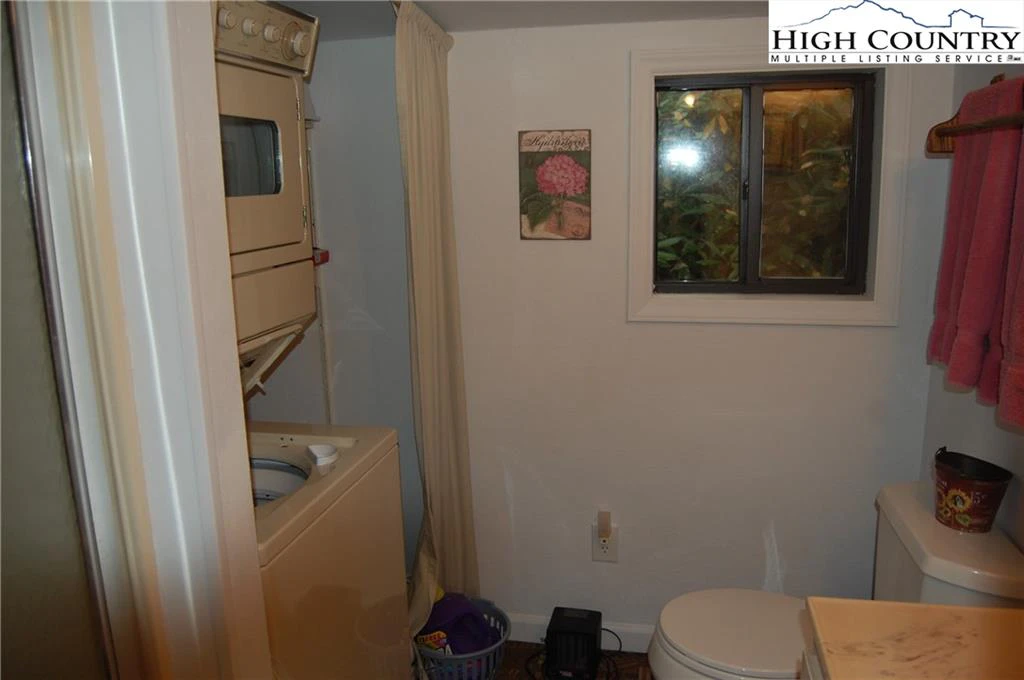 Image number 14 for the current listing