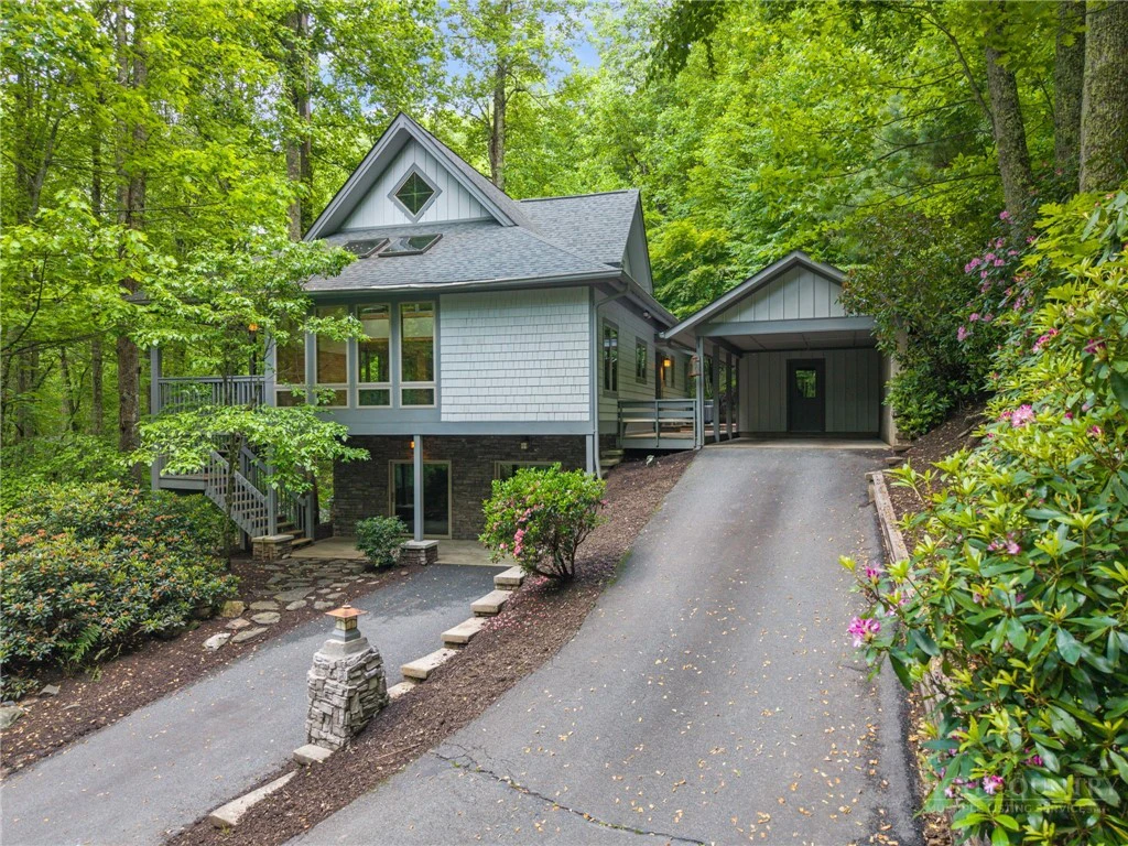 Image number 1 for the current listing