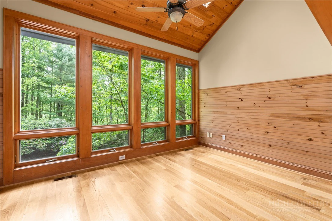 Image number 5 for the current listing