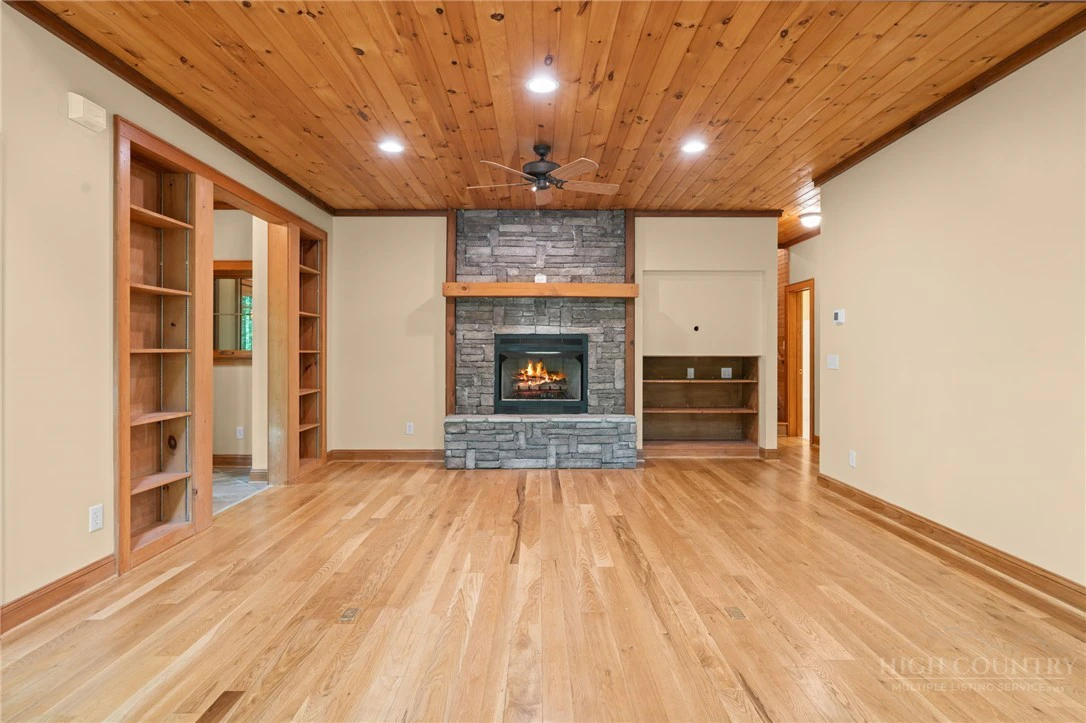 Image number 6 for the current listing