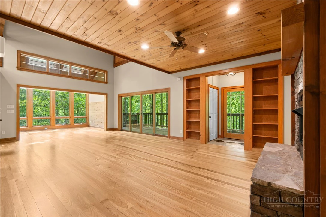 Image number 8 for the current listing