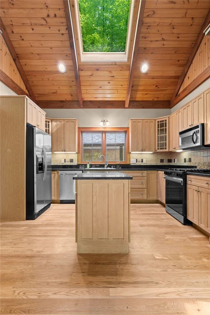 Image number 11 for the current listing