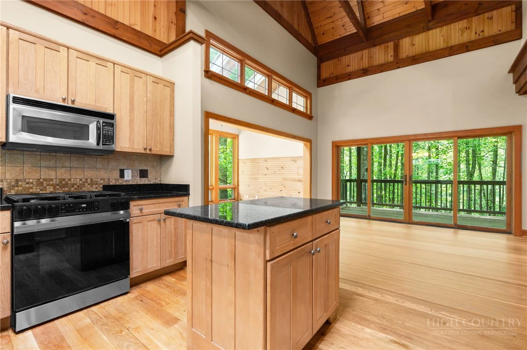 Image number 14 for the current listing