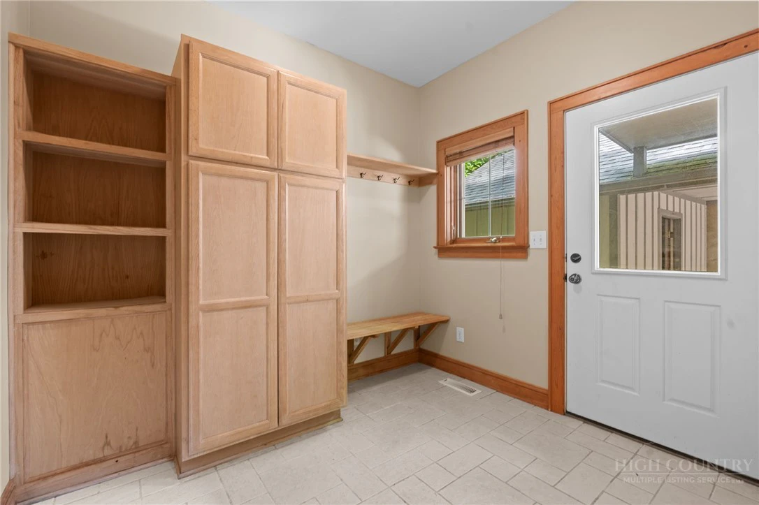Image number 15 for the current listing