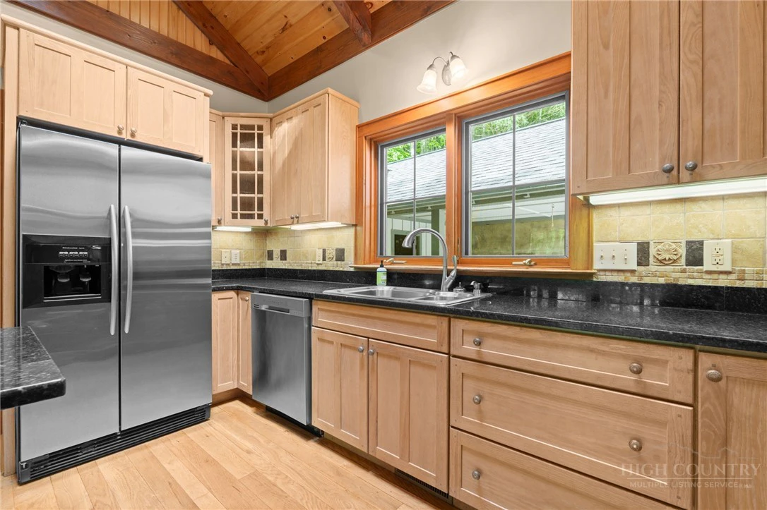Image number 13 for the current listing