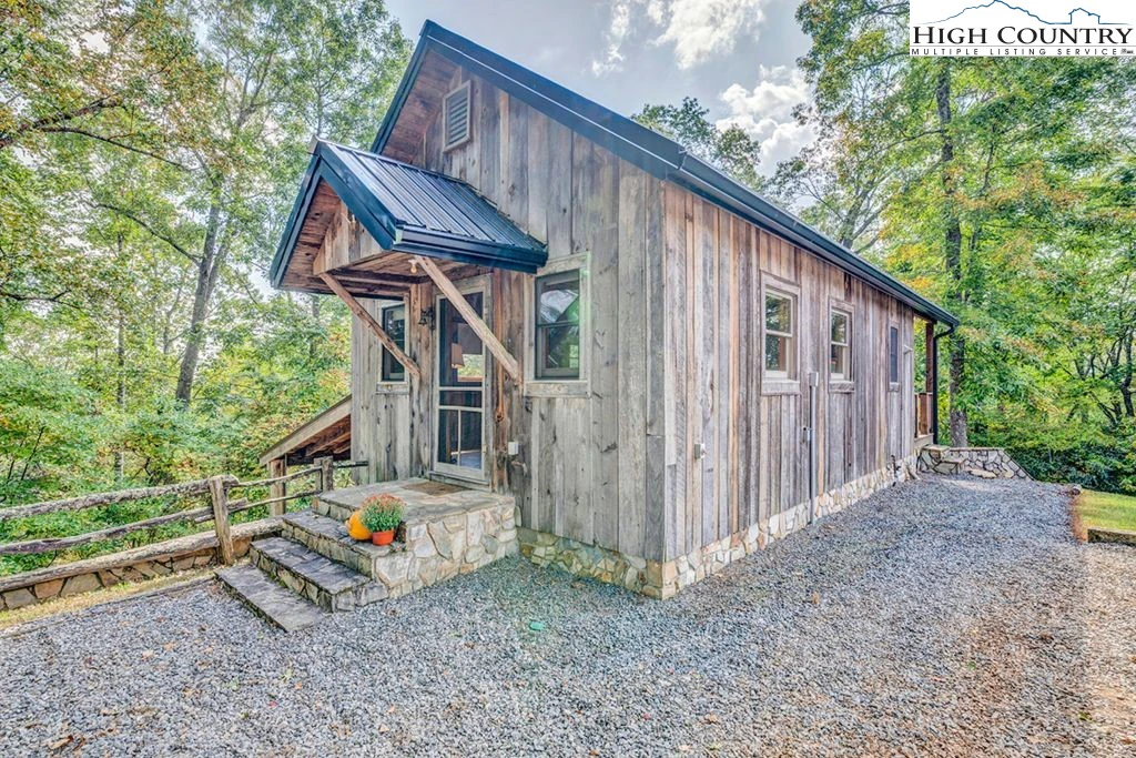 Image number 31 for the current listing