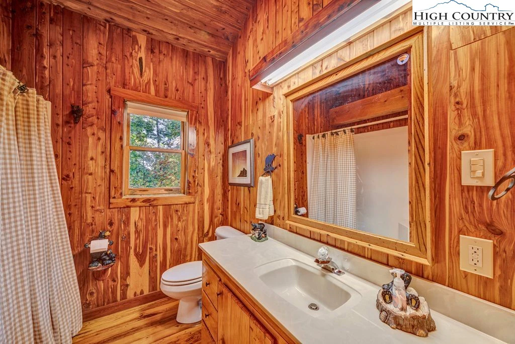 Image number 21 for the current listing
