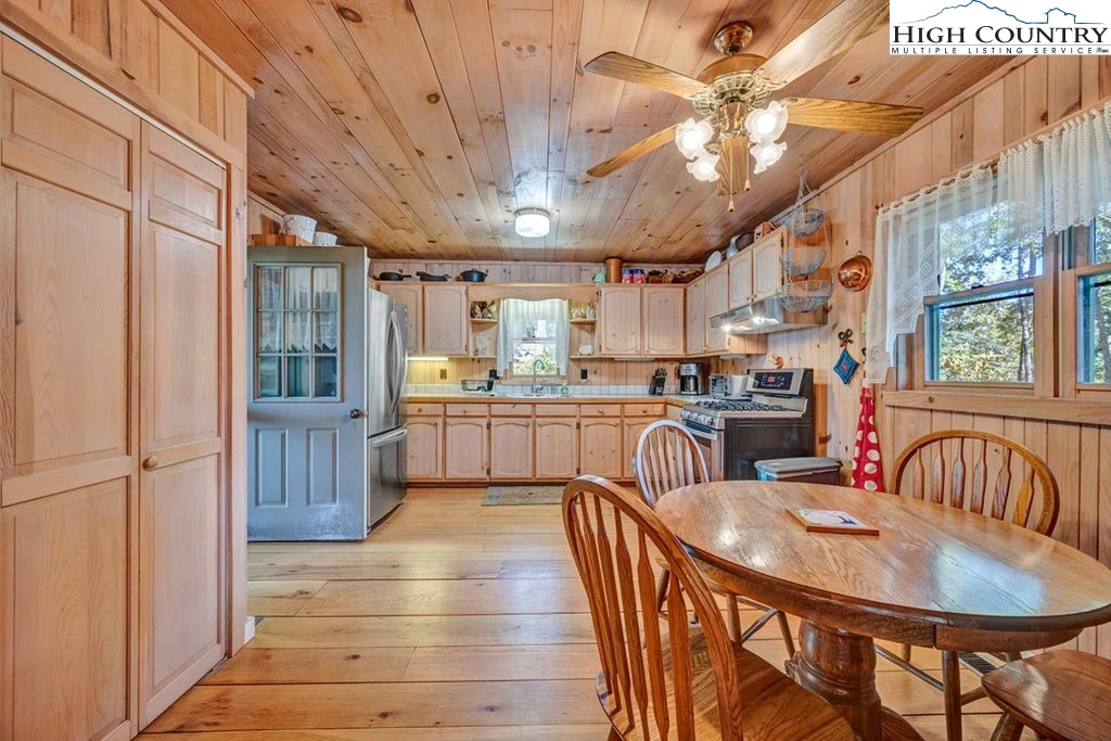Image number 3 for the current listing